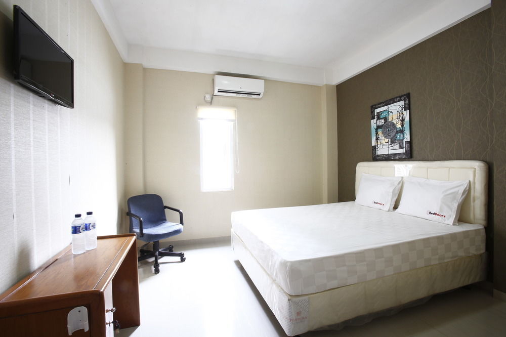 Hotel Reddoorz Near Cilandak Town Square Jakarta Exterior foto